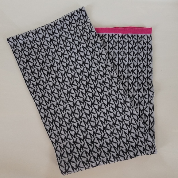 MICHAEL KORS Signature MK knit Fall / Winter scarf gray with pink end borders - Picture 6 of 6
